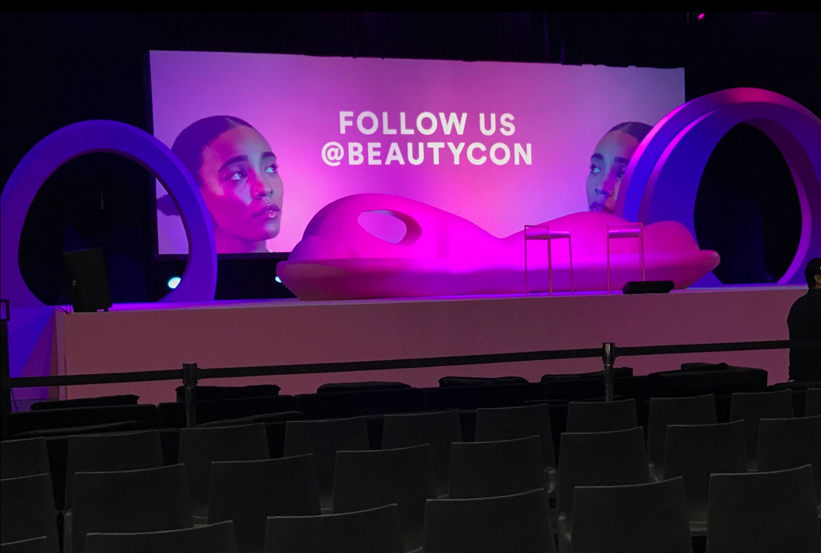 beautycon 2019 stage design with the pink couch